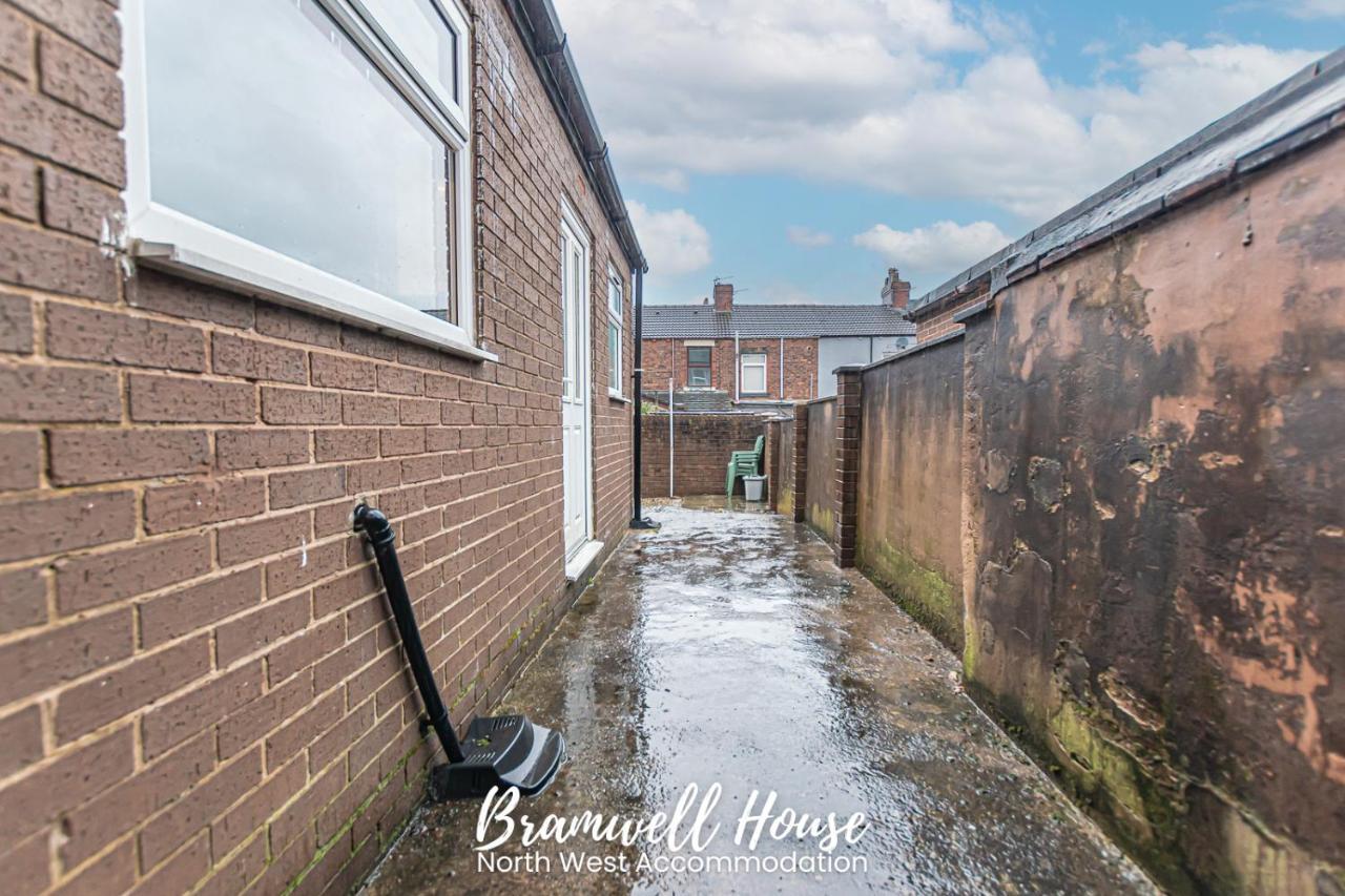 St Helens Contractor Accommodation Exterior photo